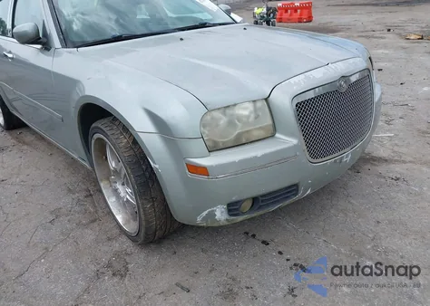 2005 Chrysler 300 Touring z USA, uszkodzony, nr VIN 2C3JA53G65H650952
